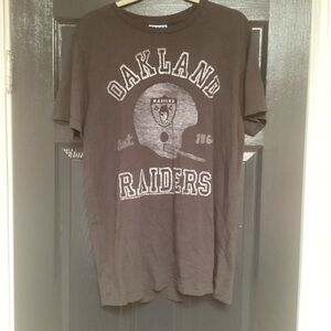 Oakland Raiders T-shirt. 451